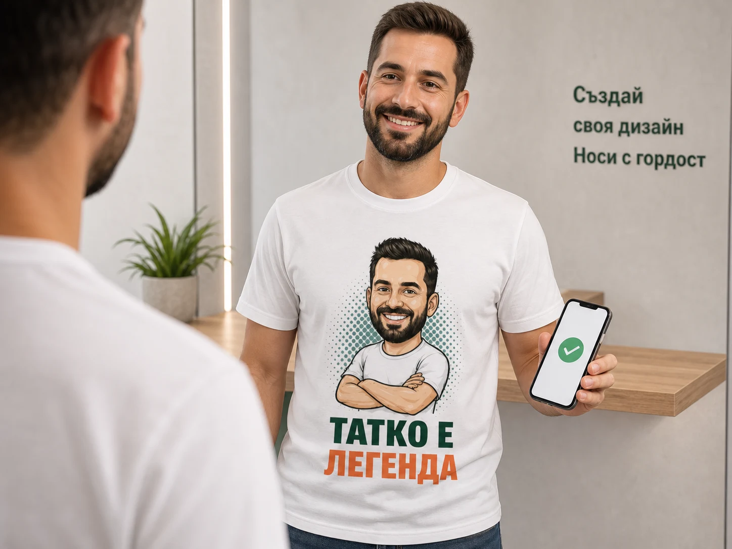Клиент вижда персонализирания дизайн върху истинска тениска
